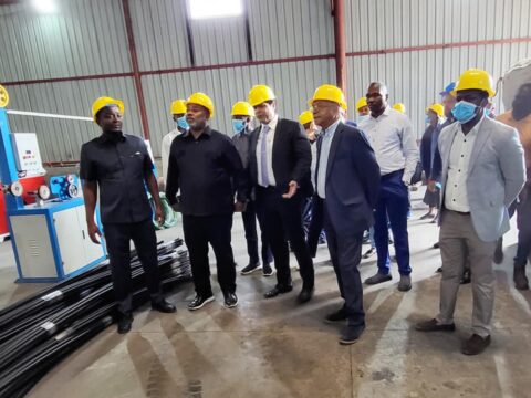 Ministro da Indústria e Comércio constata funcionamento da Karam no Pólo Industrial de Viana